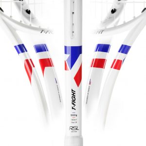 Packshot et création montrant un logo appliqué à 360 degrés sur raquette de tennis.